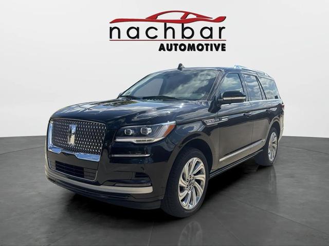 Photo of 2024 Infinite Black Metallic Clearcoat Lincoln Navigator
