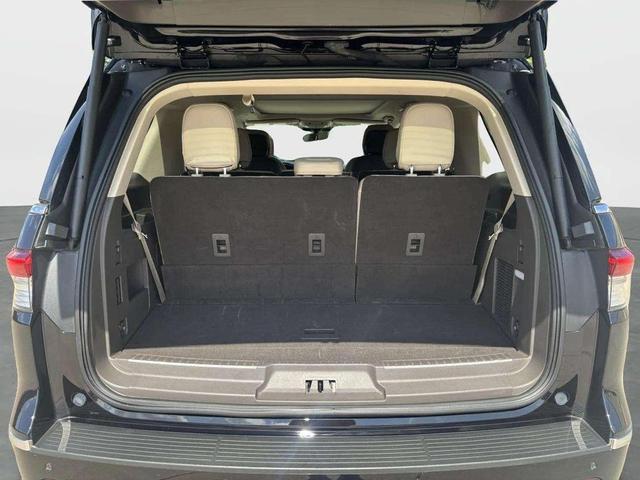 Photo of 2024 Infinite Black Metallic Clearcoat Lincoln Navigator