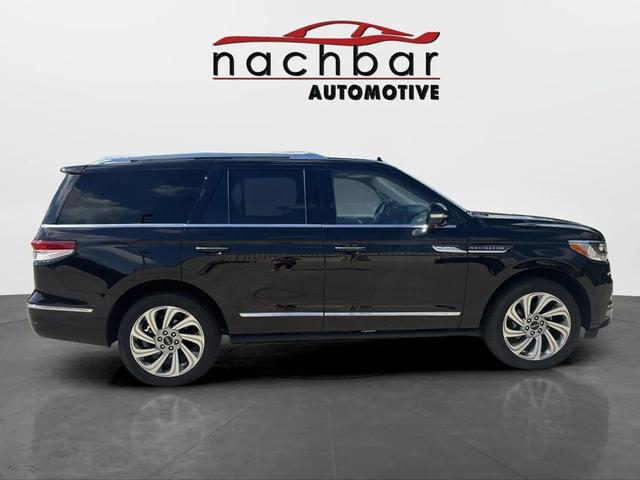 Photo of 2024 Infinite Black Metallic Clearcoat Lincoln Navigator