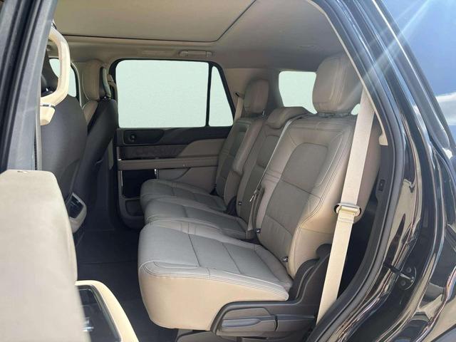 Photo of 2024 Infinite Black Metallic Clearcoat Lincoln Navigator