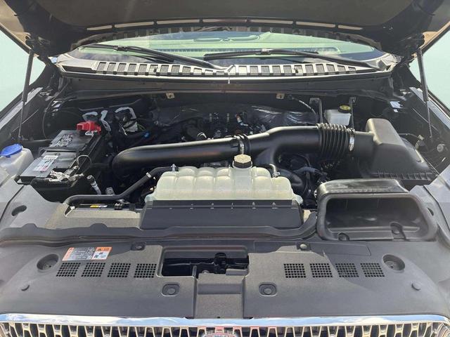 Photo of 2024 Infinite Black Metallic Clearcoat Lincoln Navigator