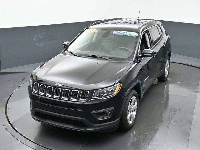 Photo of 2019 Diamond Black Crystal Pearlcoat Jeep Compass
