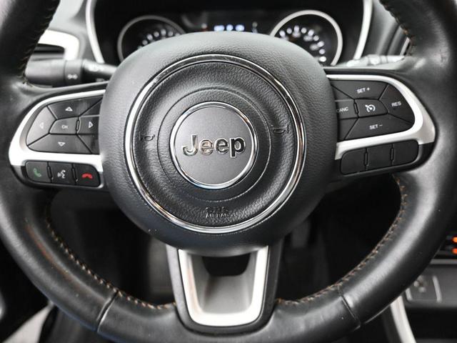 Photo of 2019 Diamond Black Crystal Pearlcoat Jeep Compass