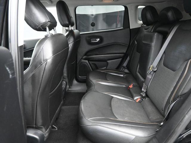 Photo of 2019 Diamond Black Crystal Pearlcoat Jeep Compass