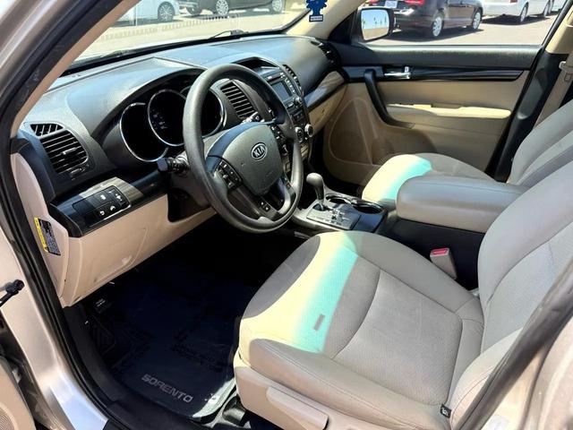 Photo of 2013 Silver Kia Sorento