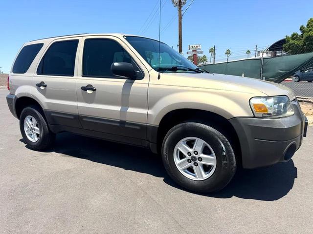 Photo of 2007 Brown Ford Escape
