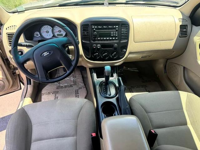 Photo of 2007 Brown Ford Escape