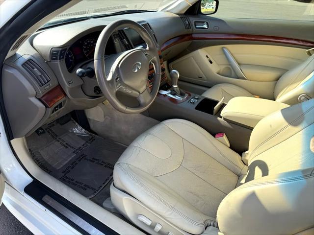 Photo of 2009 Moonlight White INFINITI G37