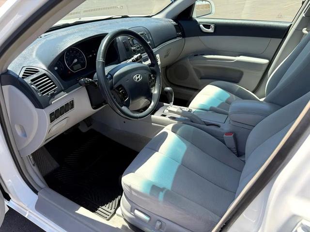 Photo of 2008 White Hyundai SONATA