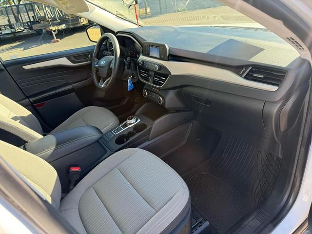 Photo of 2021 White Ford Escape