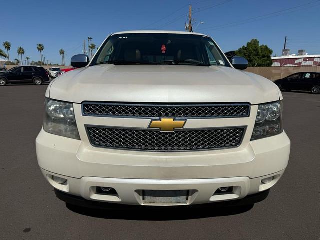 Photo of 2011 White Chevrolet Suburban