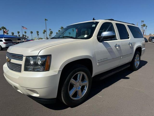 Photo of 2011 White Chevrolet Suburban