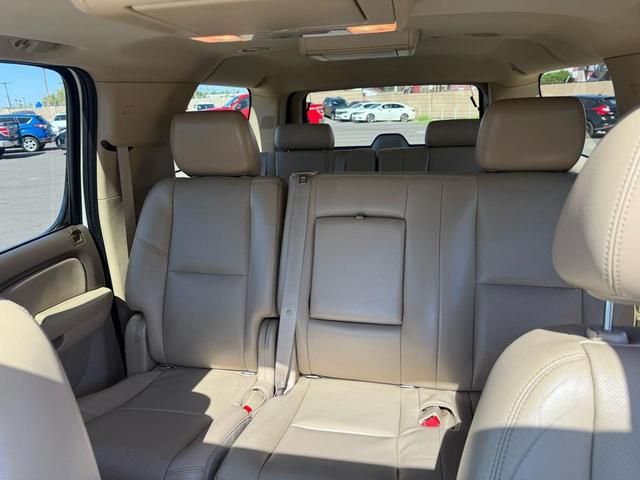 Photo of 2011 White Chevrolet Suburban