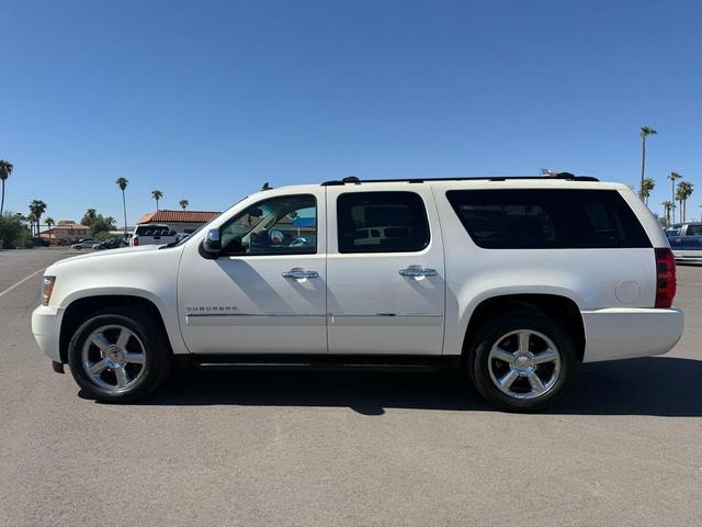 Photo of 2011 White Chevrolet Suburban