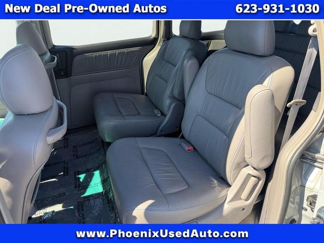 Photo of 2002 Silver Honda Odyssey