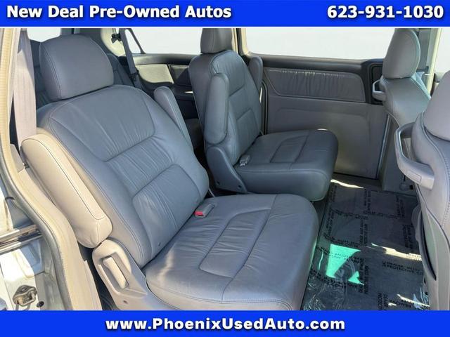 Photo of 2002 Silver Honda Odyssey