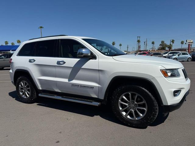 Photo of 2015 White Jeep Grand Cherokee