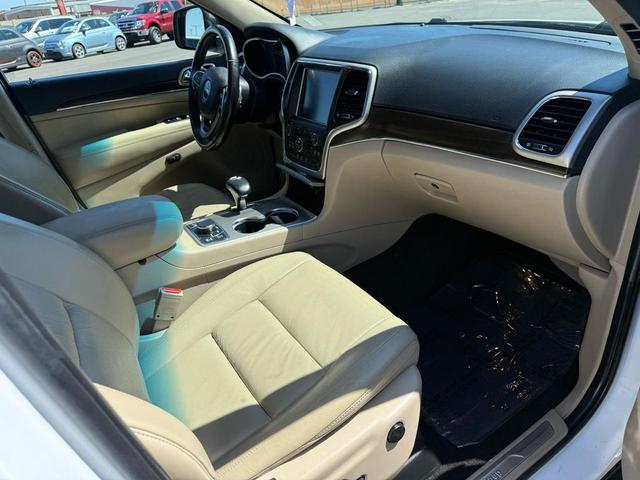 Photo of 2015 White Jeep Grand Cherokee