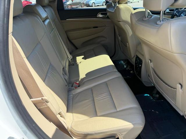 Photo of 2015 White Jeep Grand Cherokee