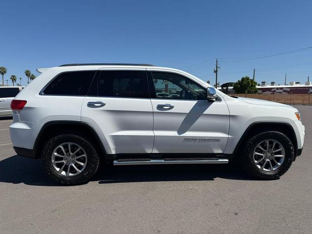 Photo of 2015 White Jeep Grand Cherokee
