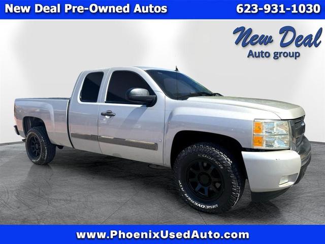 Photo of 2007 Silver Chevrolet Silverado 1500