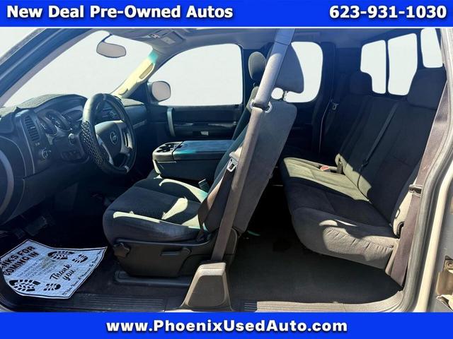 Photo of 2007 Silver Chevrolet Silverado 1500