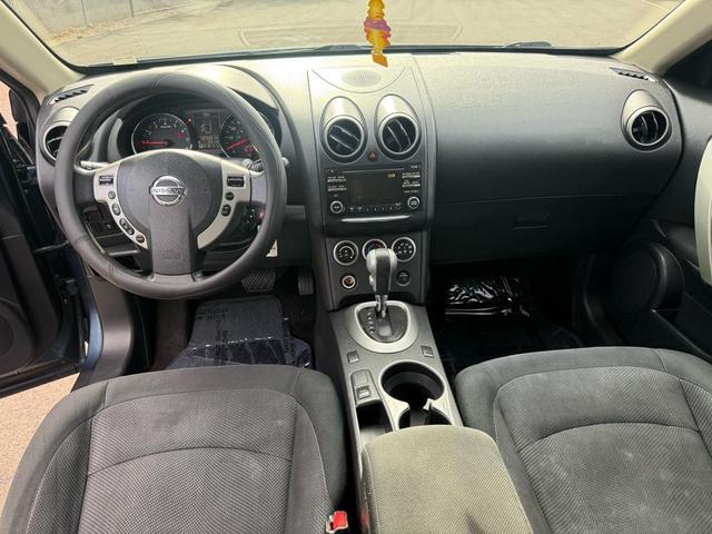 Photo of 2014 Blue Nissan Rogue Select
