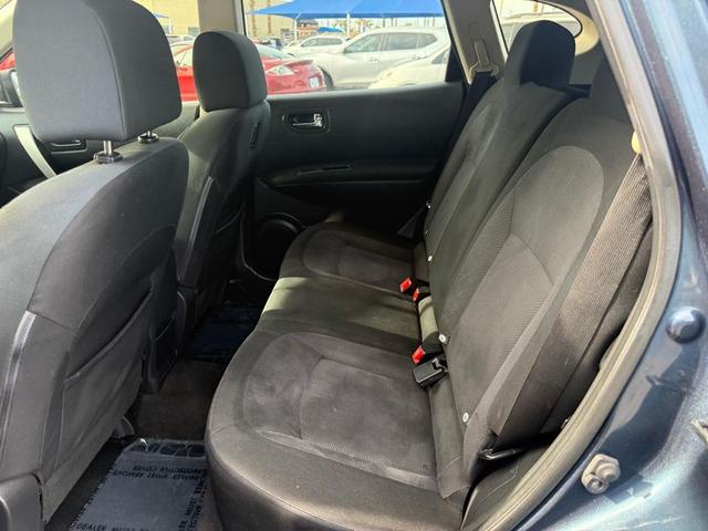 Photo of 2014 Blue Nissan Rogue Select