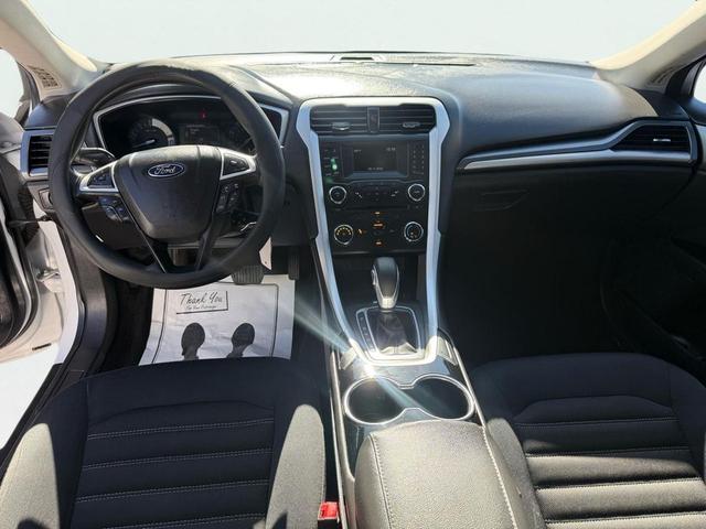 Photo of 2015 White Ford Fusion