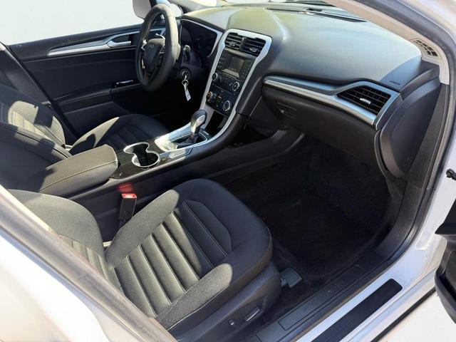 Photo of 2015 White Ford Fusion