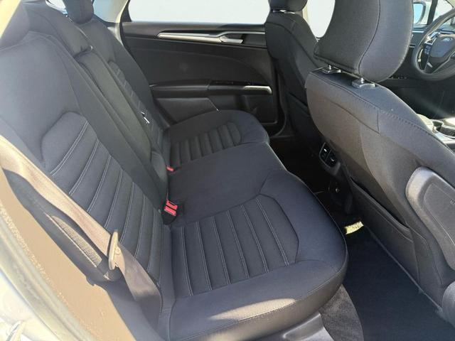 Photo of 2015 White Ford Fusion