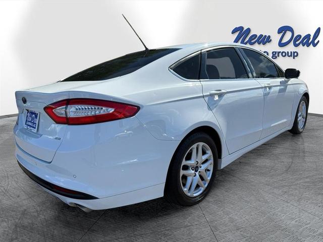 Photo of 2015 White Ford Fusion