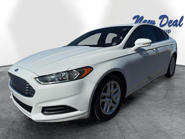 Photo of 2015 White Ford Fusion