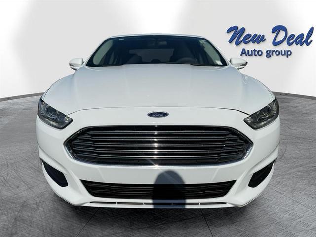 Photo of 2015 White Ford Fusion