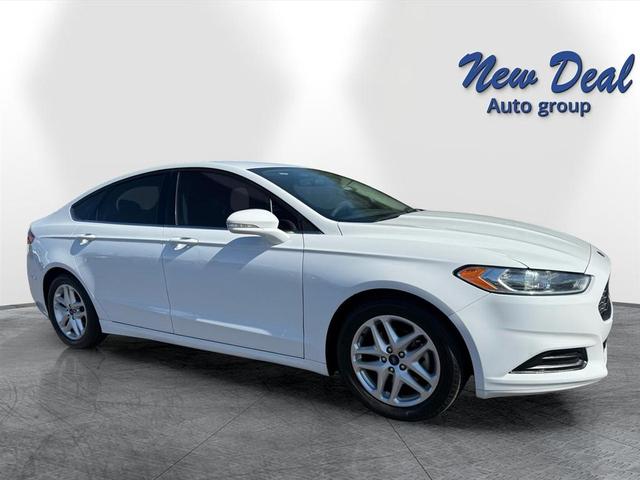 Photo of 2015 White Ford Fusion