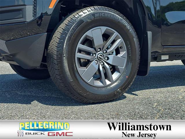 Photo of 2025 Super Black Nissan Frontier