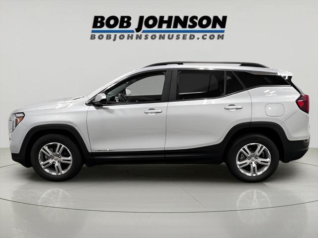 Photo of 2022 Quicksilver Metallic GMC Terrain
