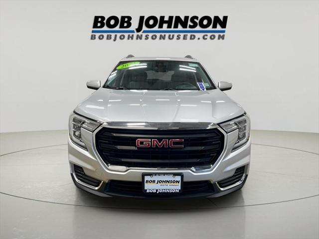 Photo of 2022 Quicksilver Metallic GMC Terrain