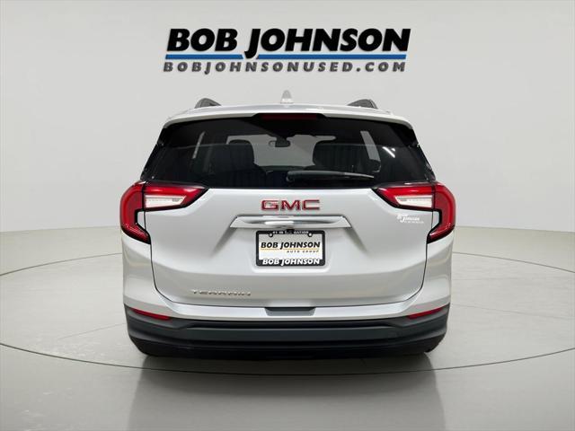 Photo of 2022 Quicksilver Metallic GMC Terrain