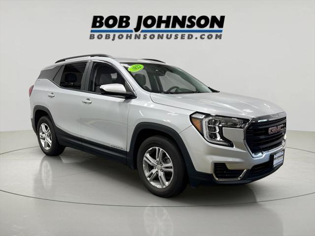 Photo of 2022 Quicksilver Metallic GMC Terrain