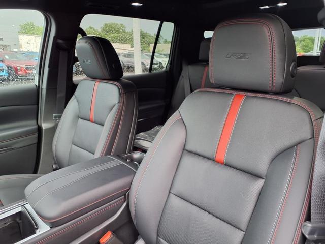 Photo of 2025 Mosaic Black Metallic Chevrolet Traverse