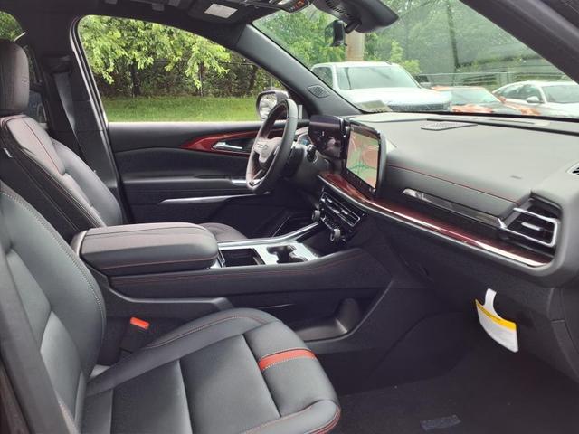 Photo of 2025 Mosaic Black Metallic Chevrolet Traverse