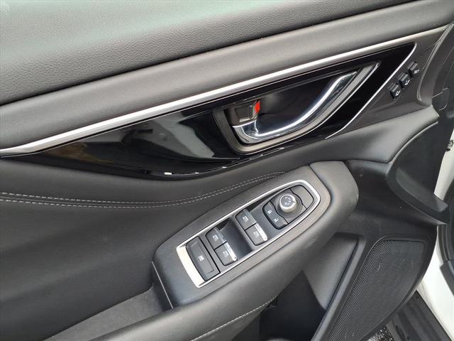Photo of 2024 Crystal White Pearl Subaru Outback
