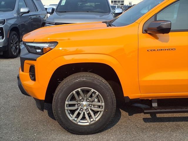 Photo of 2025 Sunrise Orange Chevrolet Colorado