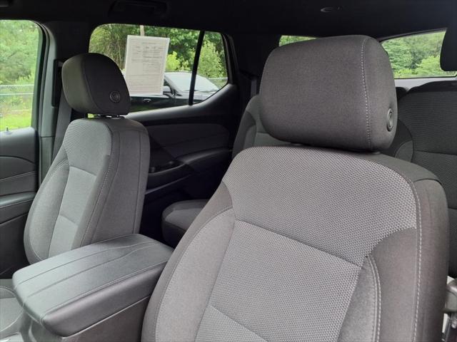 Photo of 2023 Mosaic Black Metallic Chevrolet Traverse