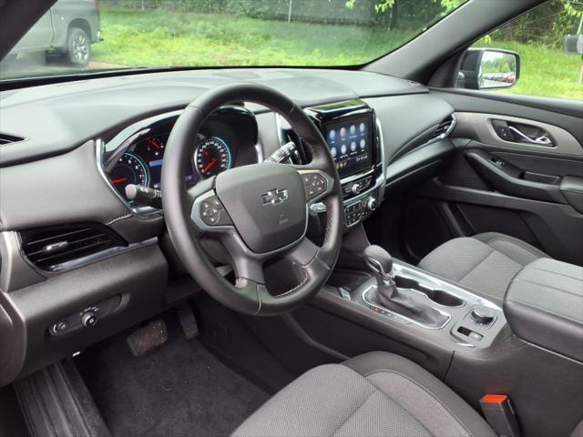 Photo of 2023 Mosaic Black Metallic Chevrolet Traverse