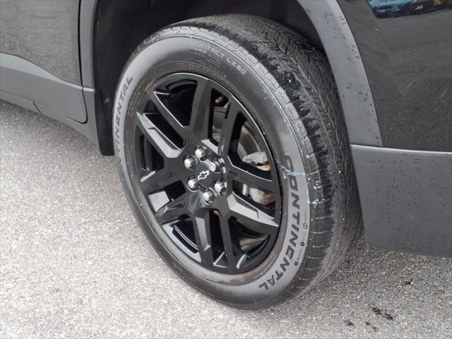 Photo of 2023 Mosaic Black Metallic Chevrolet Traverse