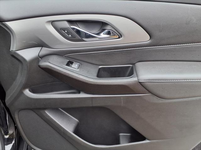 Photo of 2023 Mosaic Black Metallic Chevrolet Traverse