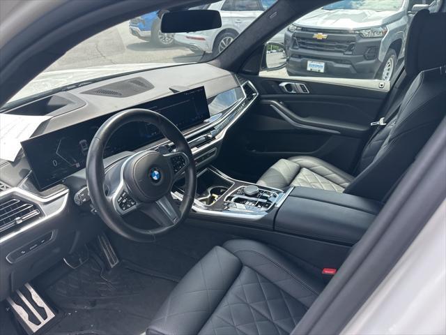 Photo of 2024 Mineral White Metallic BMW X7