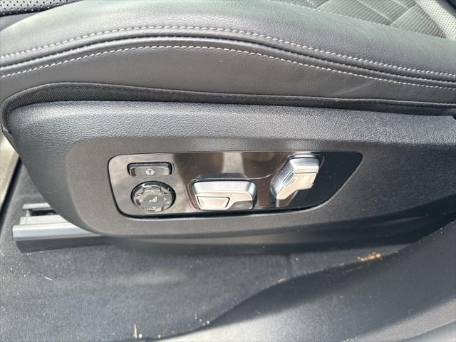 Photo of 2024 Mineral White Metallic BMW X7